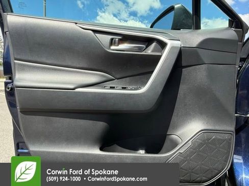 Used 2021 Toyota RAV4 XLE AWD/4WD image 19