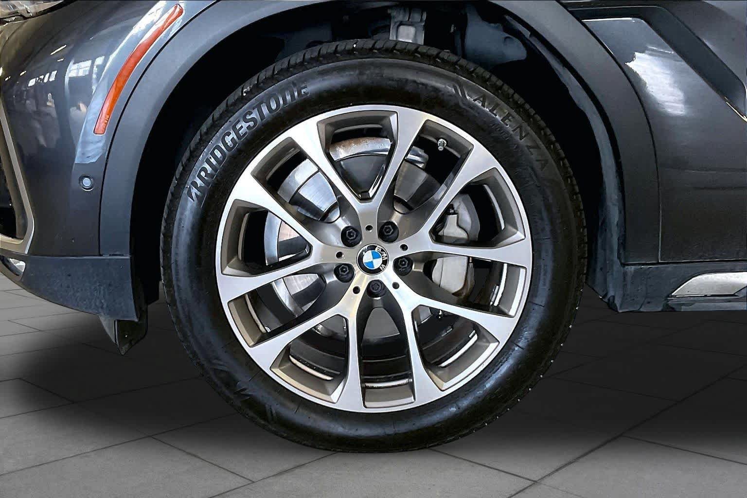Used 2021 BMW X6 xDrive40i w/ Executive Package 2 AWD/4WD image 10