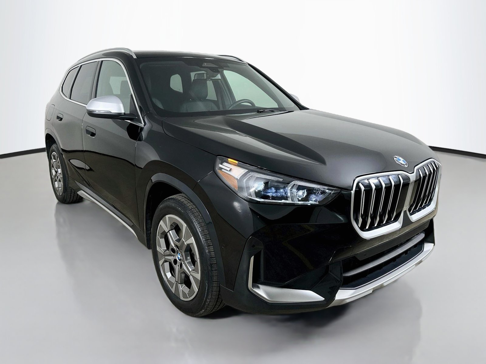 Used 2024 BMW X1 xDrive28i w/ Convenience Package AWD/4WD image 3
