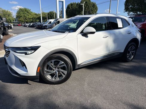 Used 2022 Buick Envision Essence w/ Safety Package FWD image 5