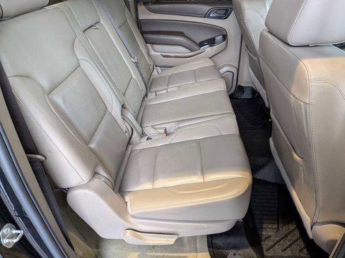 Used 2018 Chevrolet Suburban LT image 19