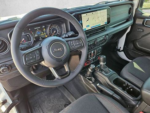 Used 2026 Jeep Wrangler Rubicon AWD/4WD image 12