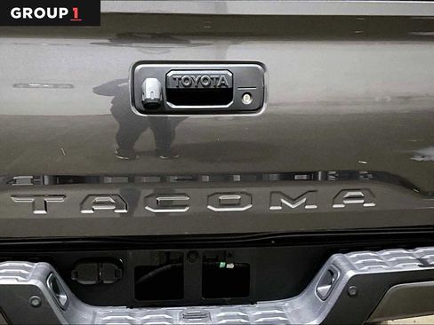 Used 2020 Toyota Tacoma TRD Off-Road image 9