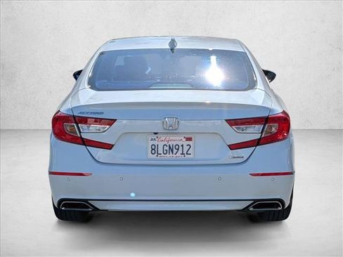 Used 2018 Honda Accord Touring image 6