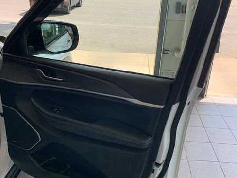 Used 2021 Jeep Grand Cherokee L Limited AWD/4WD image 14