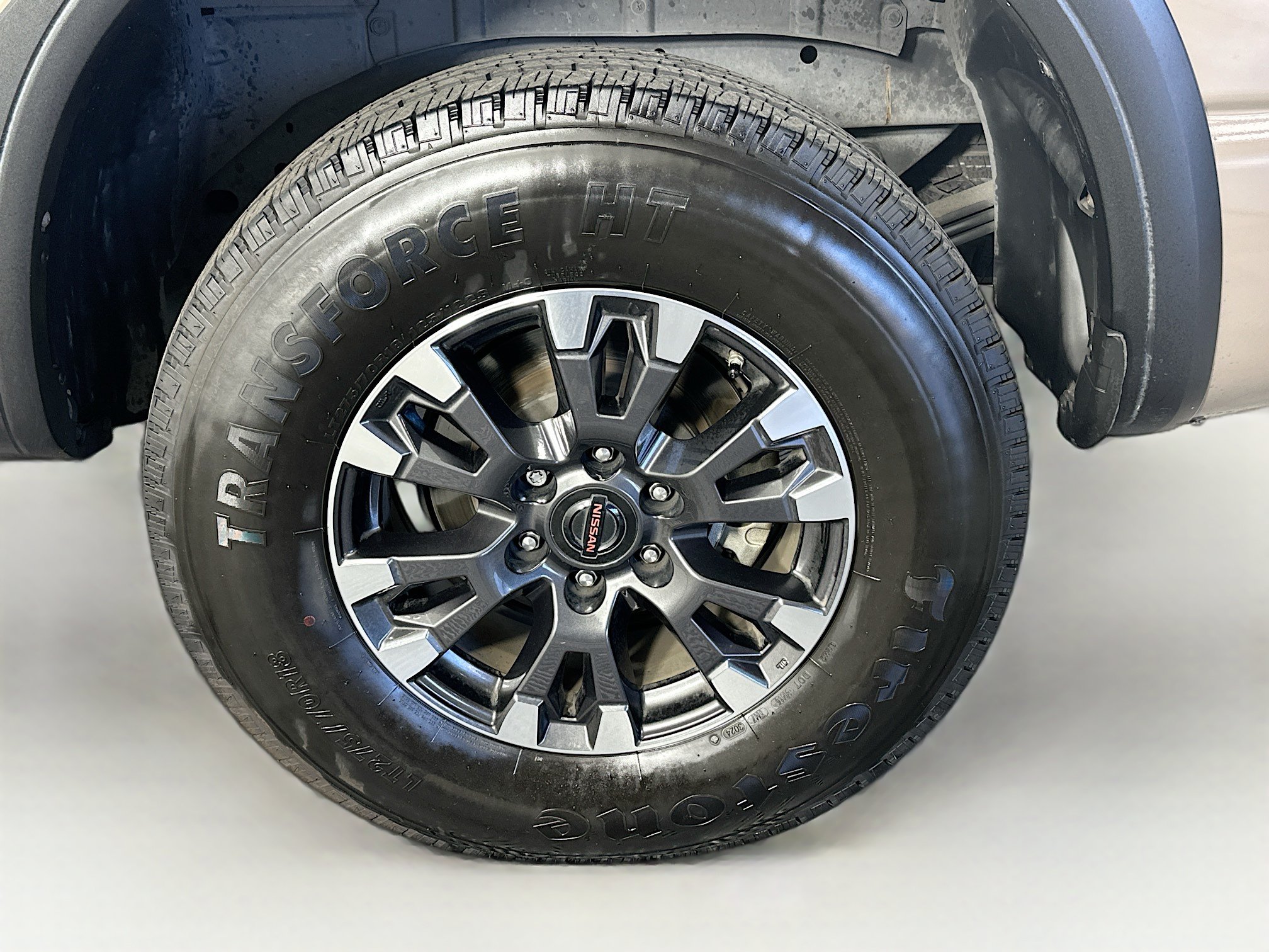 Used 2021 Nissan Titan PRO-4X w/ Pro-4x Convenience Package AWD/4WD image 11
