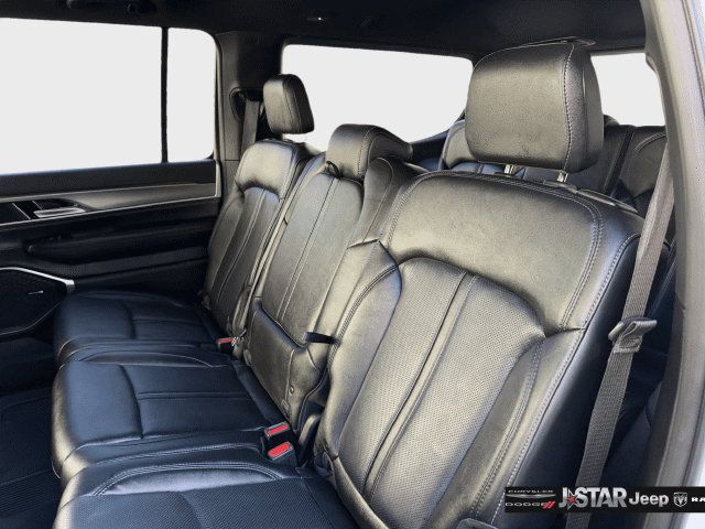 Used 2025 Jeep Wagoneer Series II w/ 8-Passenger Seating Package AWD/4WD image 24