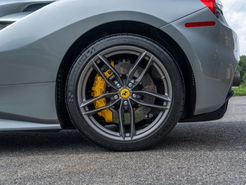 Used 2019 Ferrari 488 Spider RWD image 12