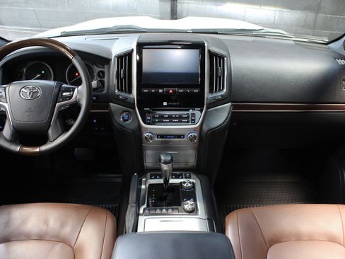 Used 2019 Toyota Land Cruiser w/ Four Season Floor Mat Package image 29