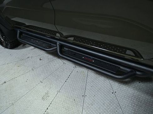 Used 2024 Chevrolet Colorado ZR2 w/ Technology Package image 16