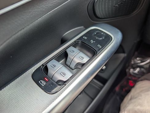 Used 2023 Mercedes-Benz GLC 300 4MATIC image 35