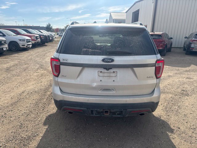 Used 2017 Ford Explorer XLT w/ Equipment Group 202A AWD/4WD image 10