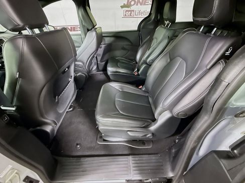 Used 2023 Chrysler Pacifica Touring-L w/ S Appearance Package image 27