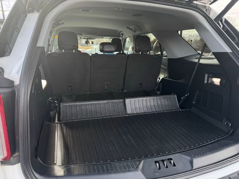 Used 2022 Ford Explorer XLT w/ Equipment Group 202A RWD image 35