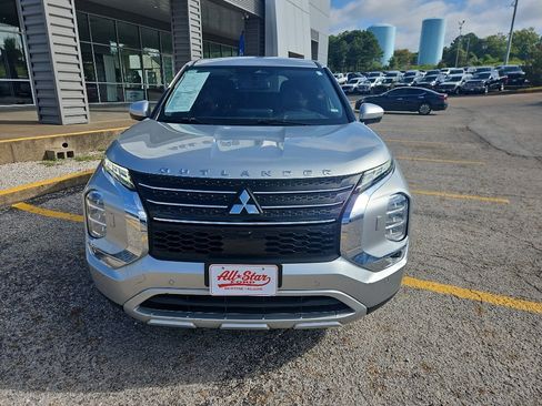 Used 2024 Mitsubishi Outlander SE AWD/4WD image 2