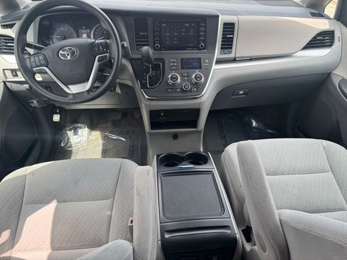 Used 2019 Toyota Sienna LE AWD/4WD image 15