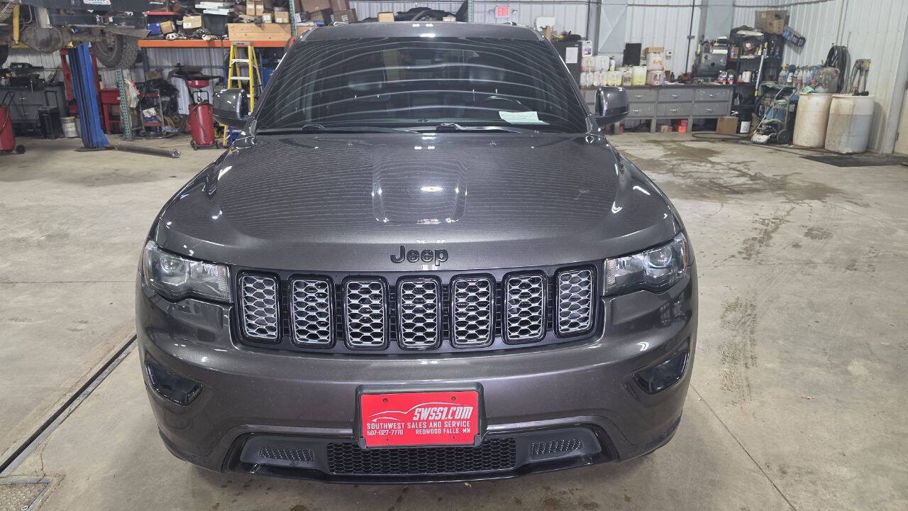 Used 2018 Jeep Grand Cherokee Altitude AWD/4WD image 3
