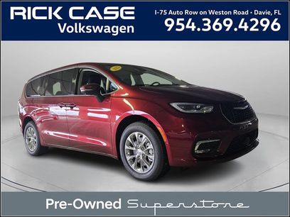 Used 2023 Chrysler Pacifica Touring-L