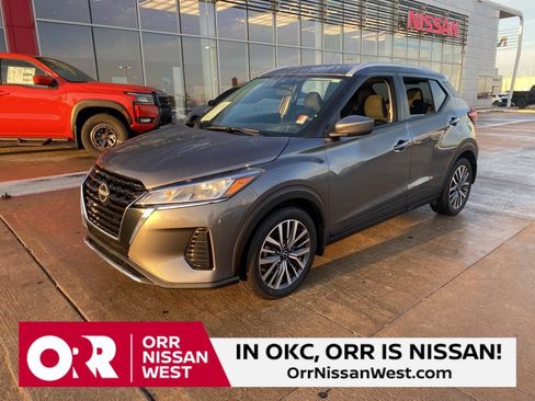 Used 2023 Nissan Kicks SV image 1