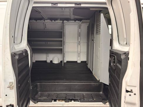 Used 2018 Chevrolet Express 2500 Extended RWD image 13