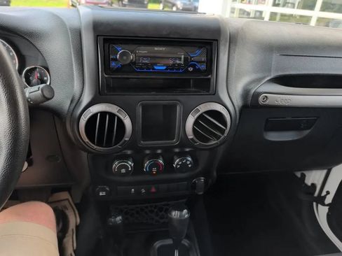 Used 2015 Jeep Wrangler Sport AWD/4WD image 9
