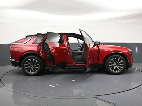 Used 2025 Cadillac Lyriq Sport AWD/4WD image 33