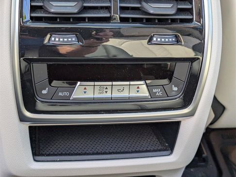 Used 2023 BMW X7 M60i image 17