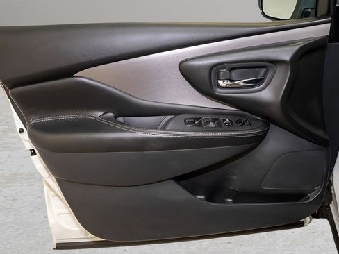 Certified 2024 Nissan Murano SV w/ SV Midnight Edition Package image 11