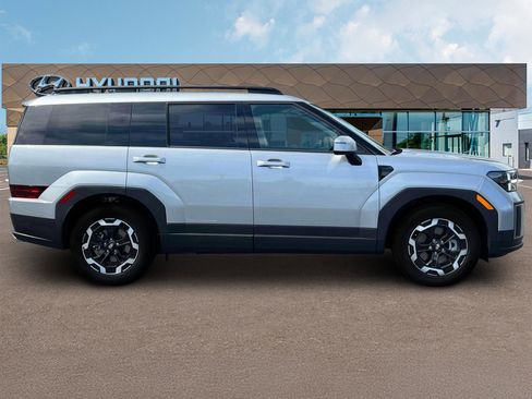 Used 2025 Hyundai Santa Fe SEL FWD image 9