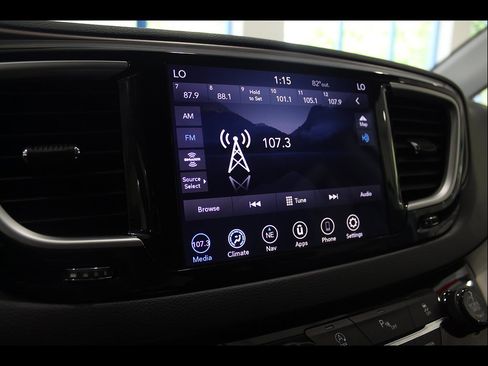 Used 2018 Chrysler Pacifica Touring Plus FWD image 25