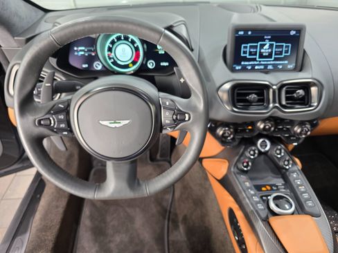 Used 2023 Aston Martin V8 Vantage Coupe image 10