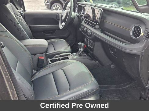 Used 2025 Jeep Wrangler Unlimited Sahara AWD/4WD image 18