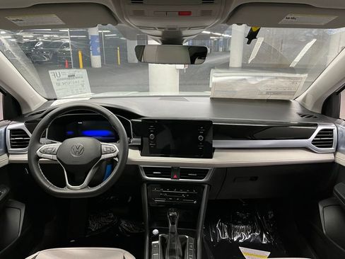 New 2025 Volkswagen Taos SE image 7