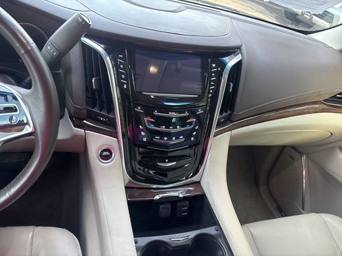 Used 2017 Cadillac Escalade ESV Premium Luxury image 10
