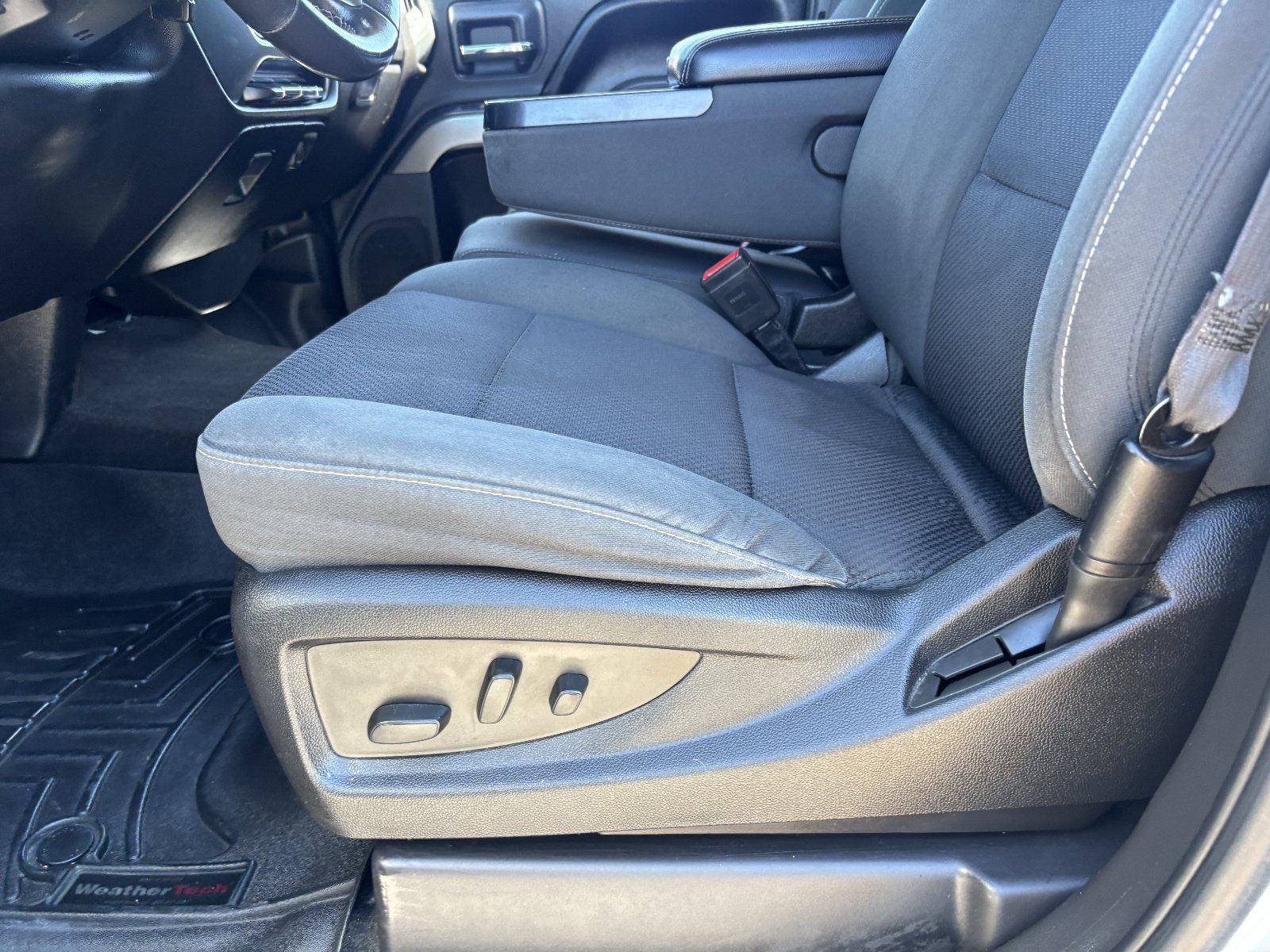 Used 2015 Chevrolet Silverado 1500 LT AWD/4WD image 21