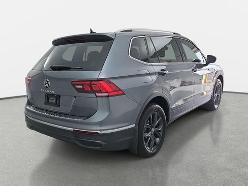 Used 2024 Volkswagen Tiguan SE image 3