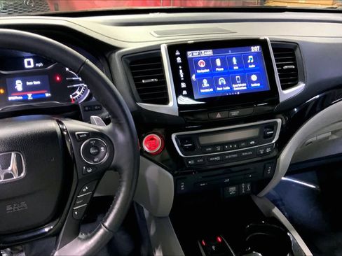 Used 2017 Honda Pilot Touring image 7