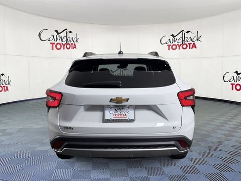 Used 2025 Chevrolet Trax LT w/ LT Convenience Package FWD image 6