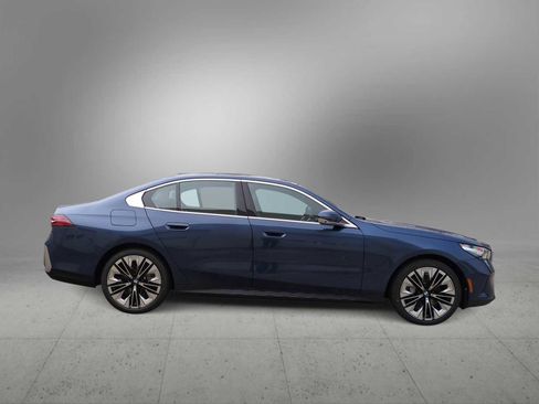 New 2026 BMW 540i xDrive image 9