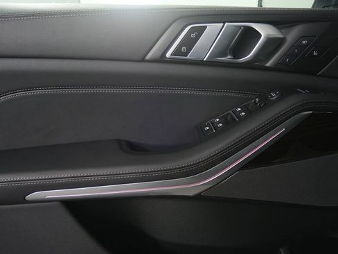 Certified 2025 BMW X5 xDrive40i image 9