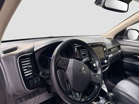 Used 2020 Mitsubishi Outlander SE image 11