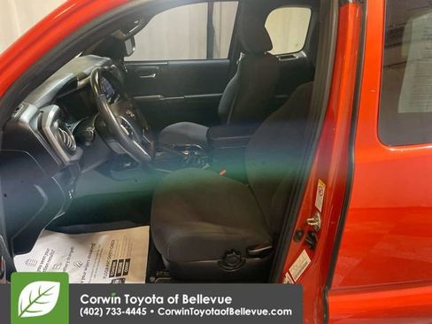 Used 2018 Toyota Tacoma TRD Sport image 15