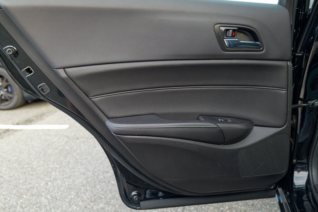 Used 2015 Acura ILX w/ Premium Package FWD image 24