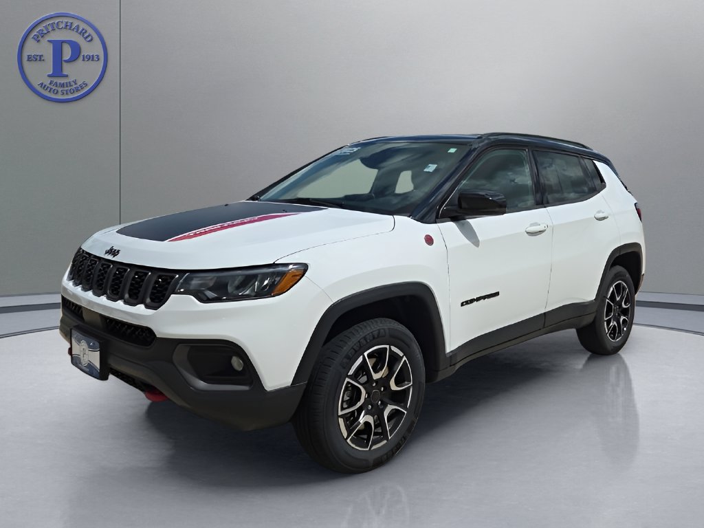 Used 2025 Jeep Compass Trailhawk AWD/4WD image 3