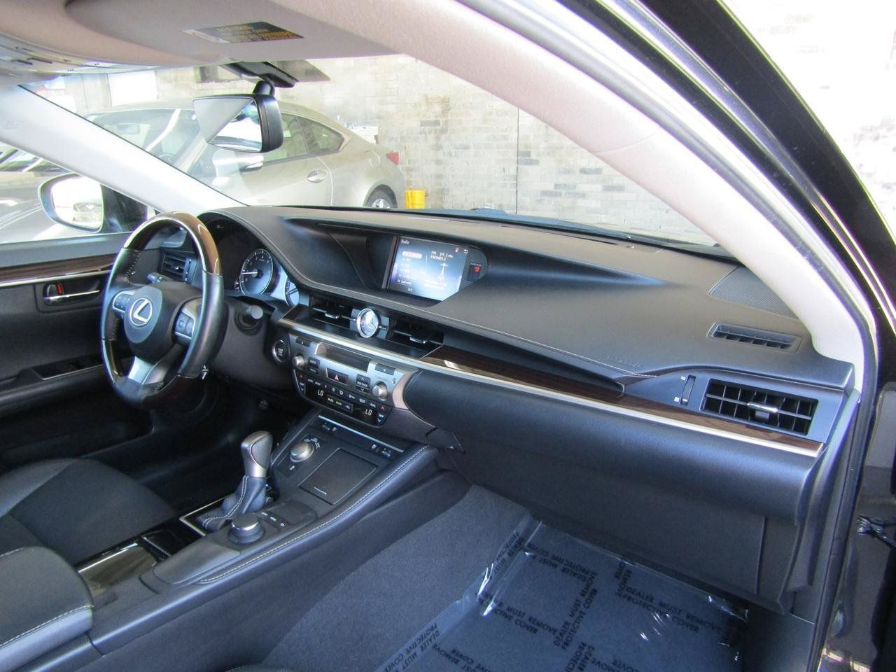 Used 2016 Lexus ES 350 w/ Premium Package w/Wood Trim FWD image 11