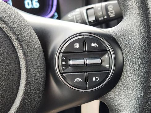 Certified 2025 Kia Soul LX w/ LX Technology Package FWD image 28