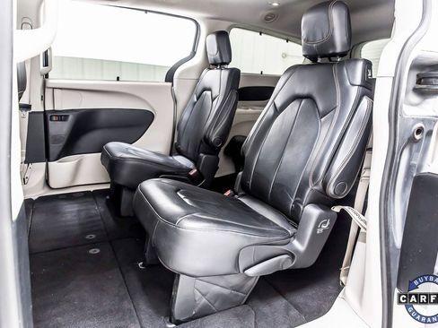 Used 2020 Chrysler Pacifica Touring-L image 31