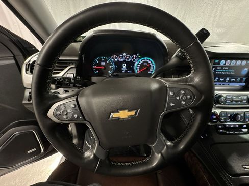 Used 2019 Chevrolet Suburban Premier w/ Premier Plus Edition image 24