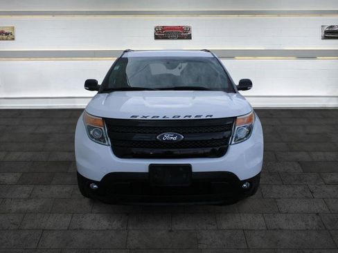 Used 2014 Ford Explorer XLT image 2