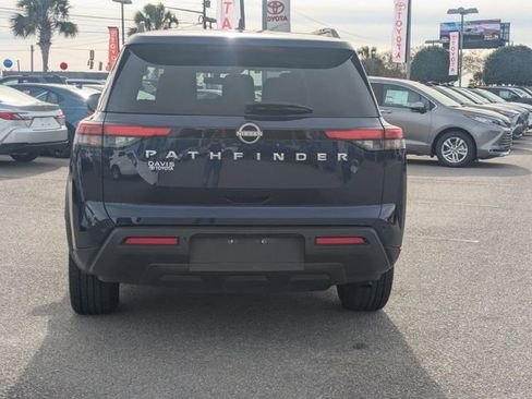 Used 2025 Nissan Pathfinder SV image 4